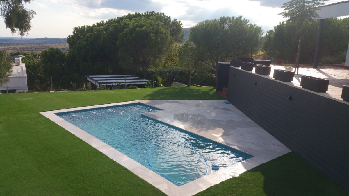 Instalación de piscinas de poliéster en Madrid